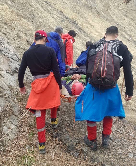 نجات ۲ کوهنورد در ارتفاعات بیجی کوه البرز