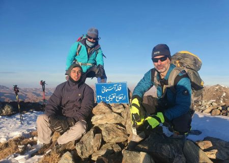 نصب اولین تابلوی شناسایی و ارتفاع قله در افغانستان