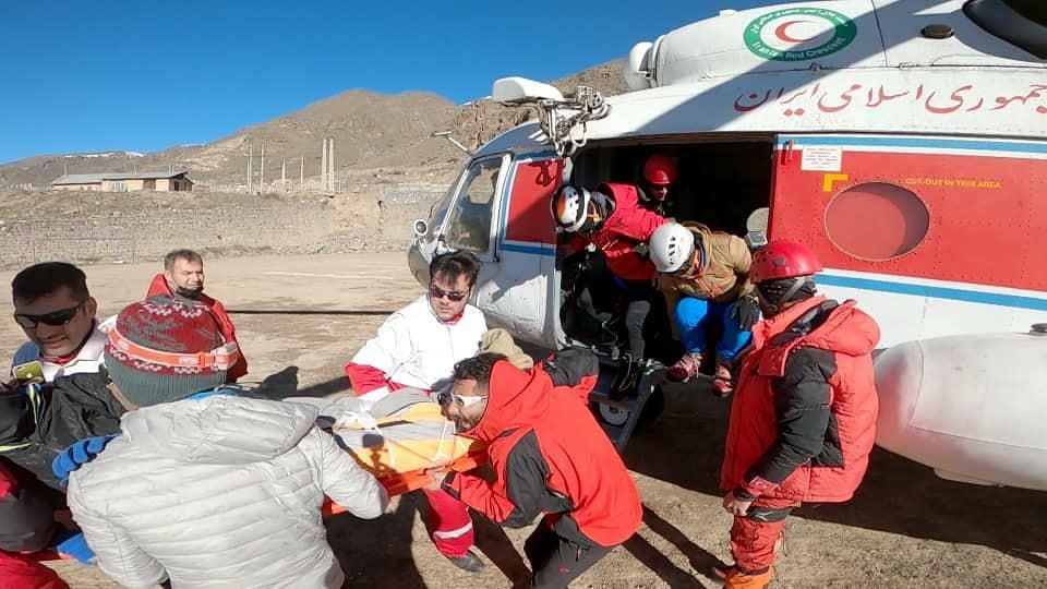 عملیات نجات کوهنوردان در ارتفاع ۴۷۰۰متری قله دماوند