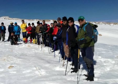 کوهنوردان کهگیلویه ای بر بلندای قله ۳۰۰۰ متری تامر