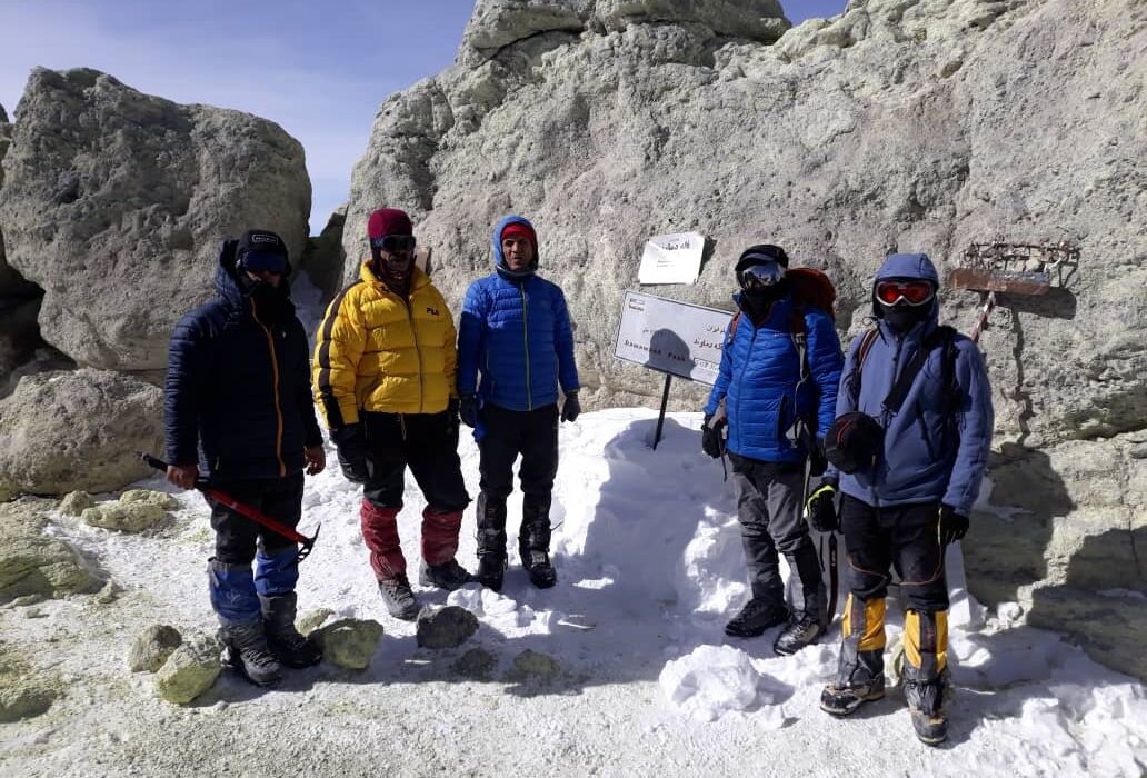 صعود زمستانی کوهنوردان دالاهو به بام ایران