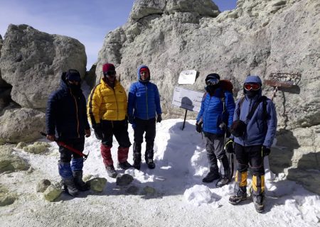 صعود زمستانی کوهنوردان دالاهو به بام ایران