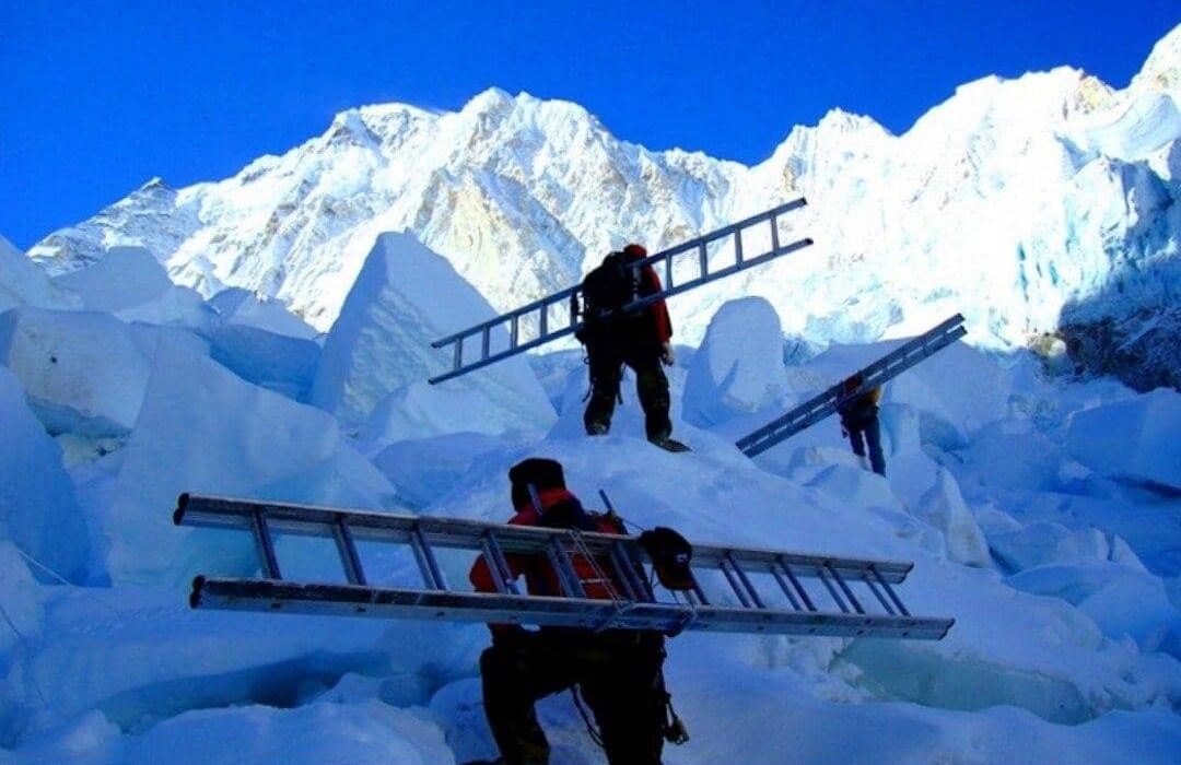 دکتران آبشار یخی، در مسیر اورست