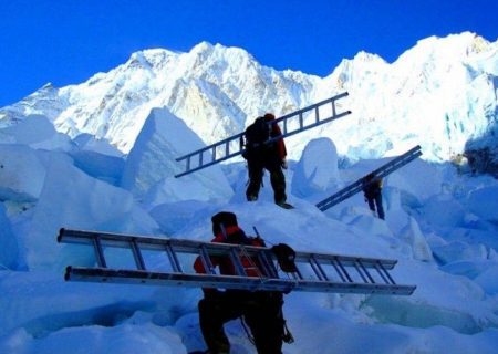 دکتران آبشار یخی، در مسیر اورست