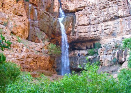 نجات یک مرد ۵۰ ساله در ارتفاعات آبشار دره گاهان تفت