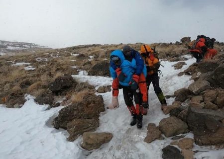عملیات نجات کوهنورد تهرانی در ارتفاعات دماوند