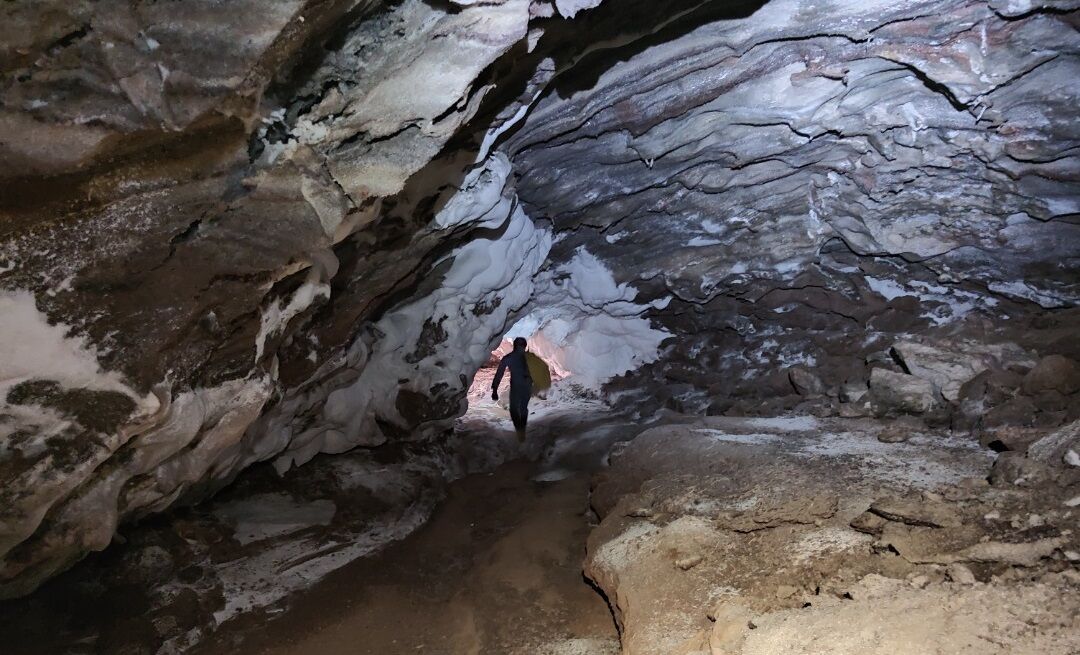 مسیر اتصال ۲ دهانه از یک غار نمکی در قشم کشف شد