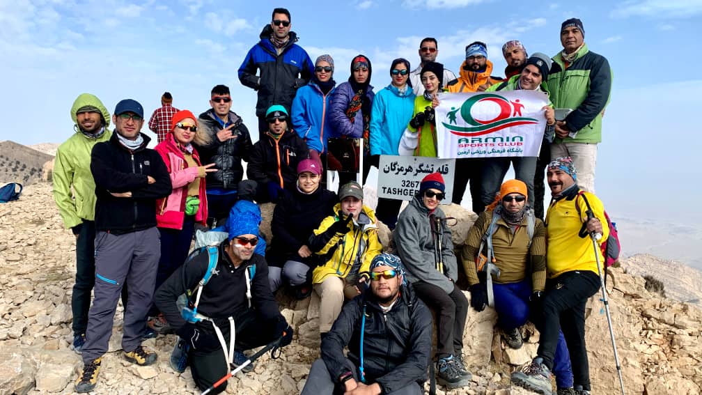 صعود اعضای باشگاه کوهنوردی آرمین بندرعباس به بام هرمزگان