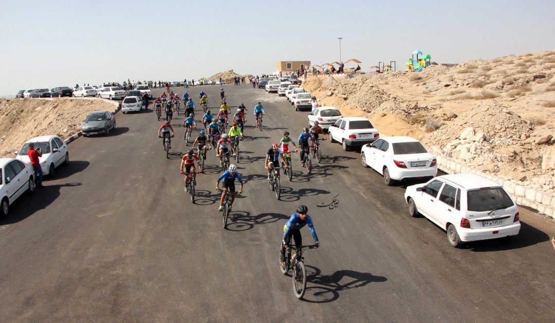 رقابت دوچرخه‌سواران کوهستان در بندرعباس پایان یافت