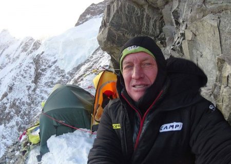 دنیس اوربکو کوه‌نورد روس خودرا بازنشسته کرد
