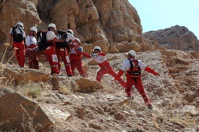 نجات کوهنورد جوان در ارتفاعات نواکوه سرپل ذهاب بخلعه شاهین (نقاره کوب)