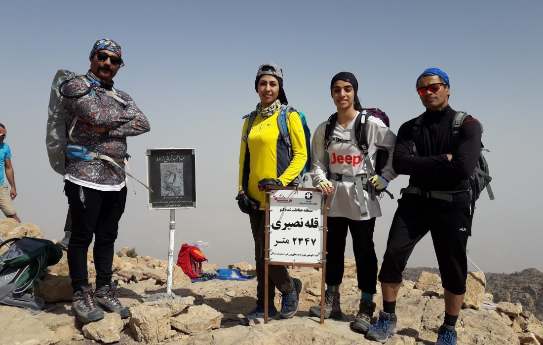 صعود گروه کوهنوردی مسیر سبز  به قله نصیری گنو در بندرعباس