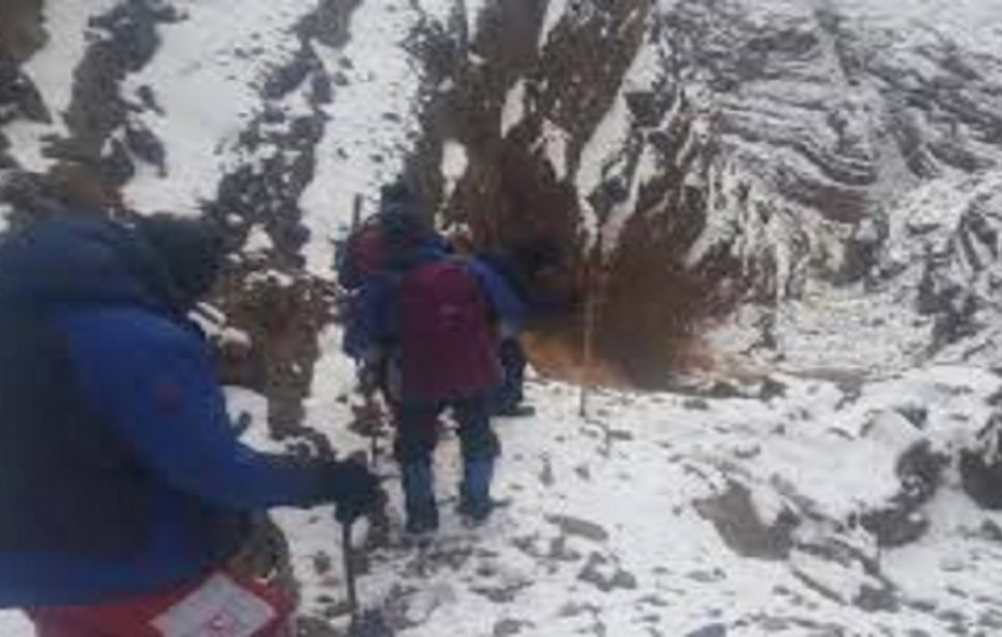 ‍ نجات جان فرد گرفتار شده در ارتفاعات منطقه‌ی تنگ لی لی شهرستان دورود