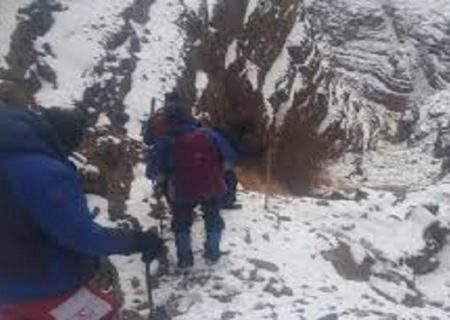 ‍ نجات جان فرد گرفتار شده در ارتفاعات منطقه‌ی تنگ لی لی شهرستان دورود