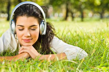 گوش دادن به موسیقی می‌تواند سرگرم کننده باشد، اما آیا ممکن است شما را سالم‌تر کند