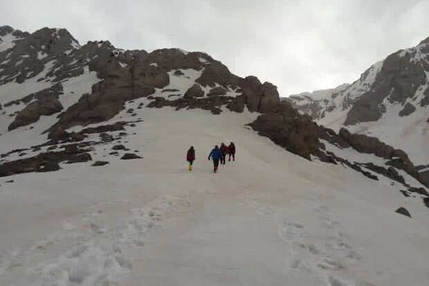 نجات جان ۲ کوهنورد همدانی در قله «کول جنو» اشترانکوه