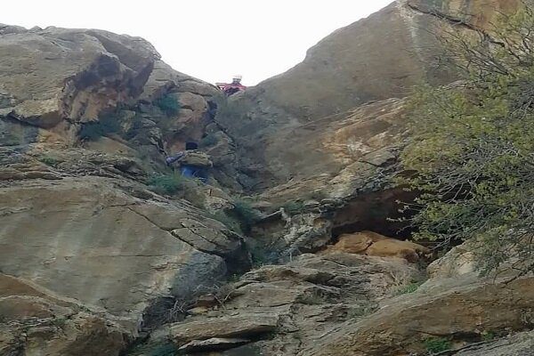 کوهنورد کرمانشاهی گرفتار شده در ارتفاعات پرآو نجات یافت