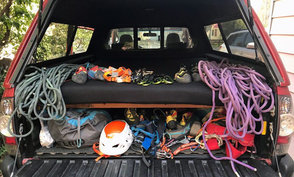 آیا نگهداری تجهیزات کوهنوردی داخل ماشین درست است
