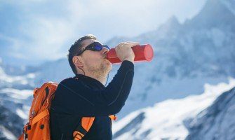 چگونگی درست نوشیدن در کوهنوردی و ورزش