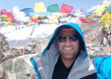 نخستین کوهنورد نصف جهان در راه بام جهان( اورست )به لوبوچه ارتفاع۴۹۳۰ متر رسید