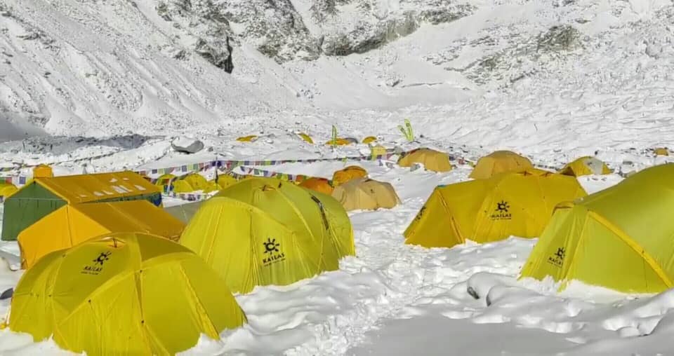 آغاز به کارصعودبر بام جهان قله اورست توسط امین دهقان کوهنوردنورداصفهانی باحرکت به ارتفاعات بالاتر