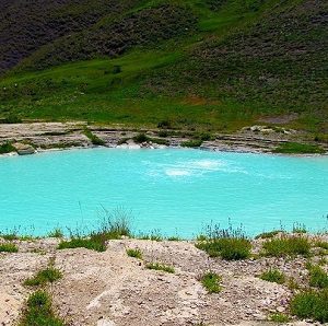چشمه دیوآسیاب، نگین فیروزه‌ای دشت لار