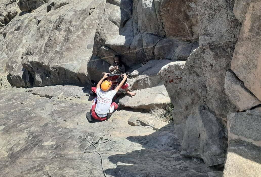 نجات ۳ کوهنورد گرفتار در منطقه کوهستانی منزل آبِ زاهدان در سیستان و بلوچستان
