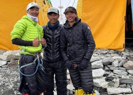سه صعود اورست در یک فصل
