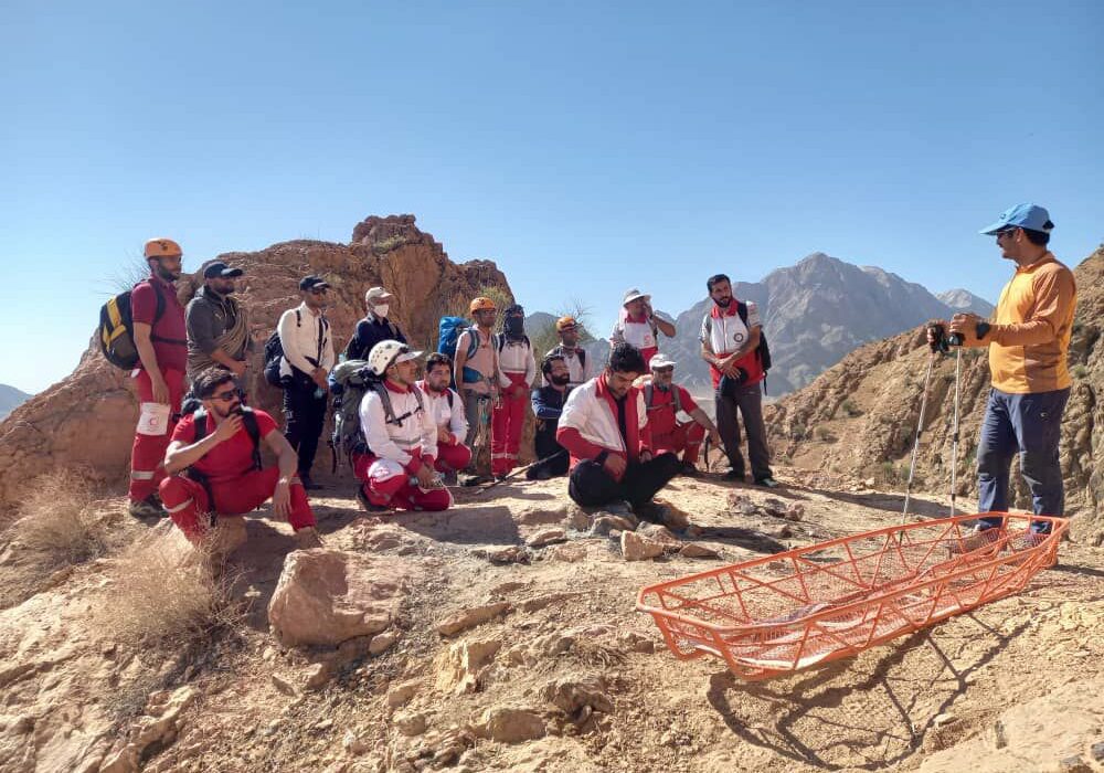 برگزاری دوره آموزشی جستجو و نجات در کوهستان در شهر بشرویه خراسان جنوبی 