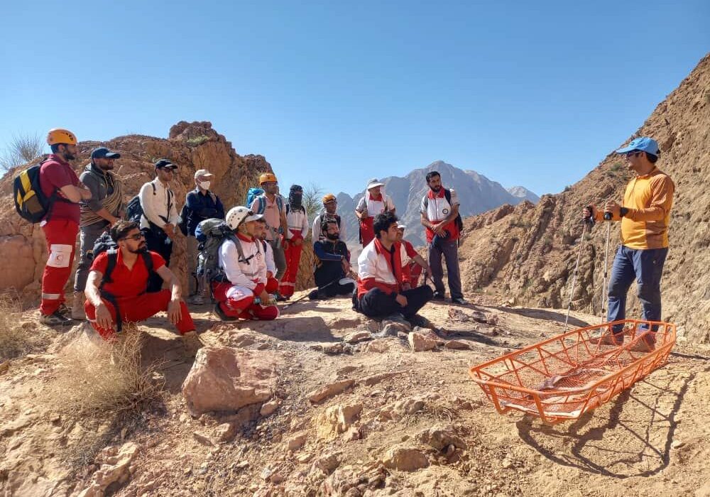 برگزاری دوره آموزشی جستجو و نجات در کوهستان در شهر بشرویه خراسان جنوبی