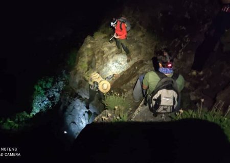 نجات ۸ گردشگر در ارتفاعات کرکس