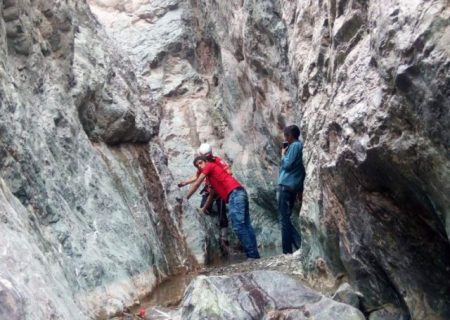نجات جوان کوهنورد ۲۹ ساله اراکی از منطقه فنی کوه لجور