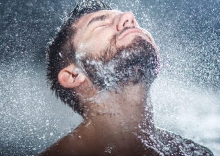 دوش آب سرد بهتر است یا آب گرم؟