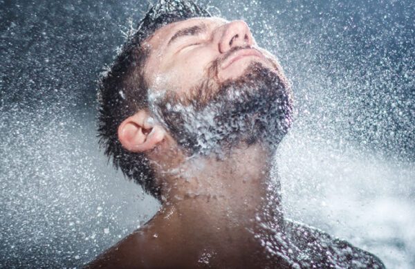 دوش آب سرد بهتر است یا آب گرم؟