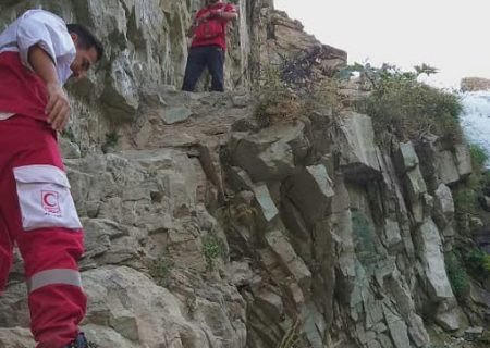 امدادرسانی نجاتگران شمیرانات به جوان ۲۷ ساله در ارتفاعات دربند