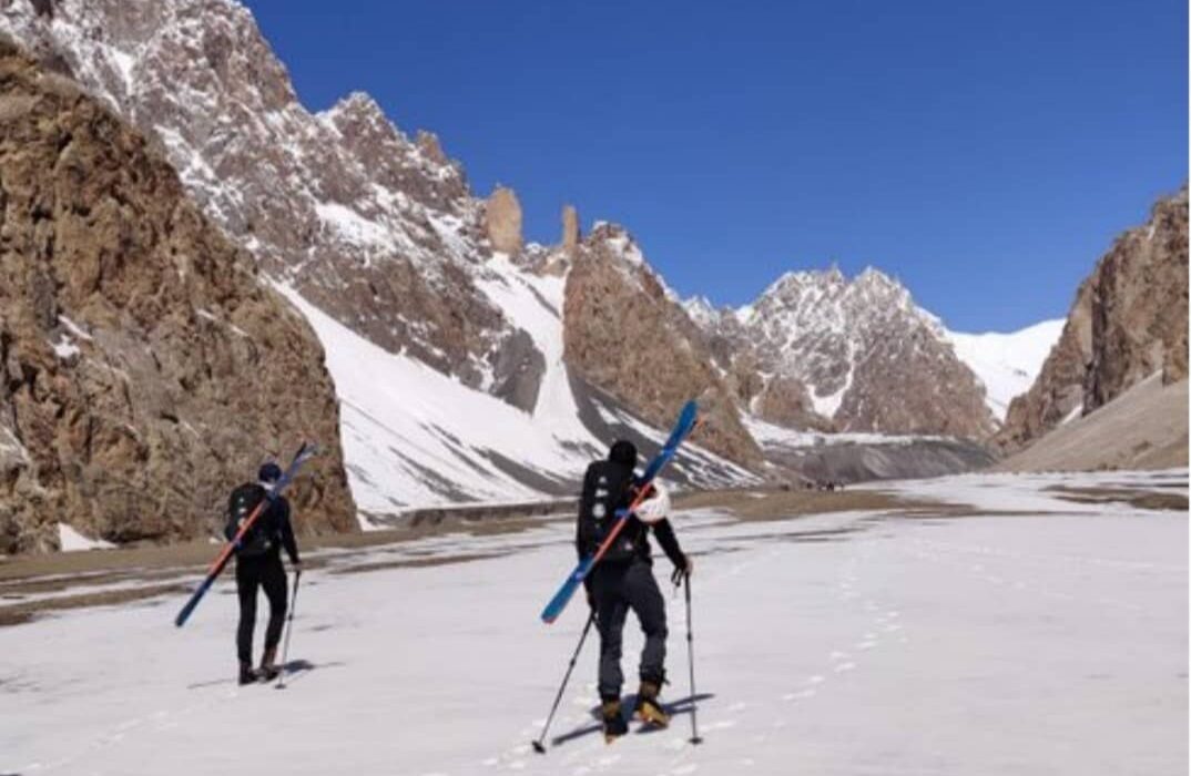 آندری بارگیل در راه صعود به قلل یواش‌سار۲ و لیلاپیک
