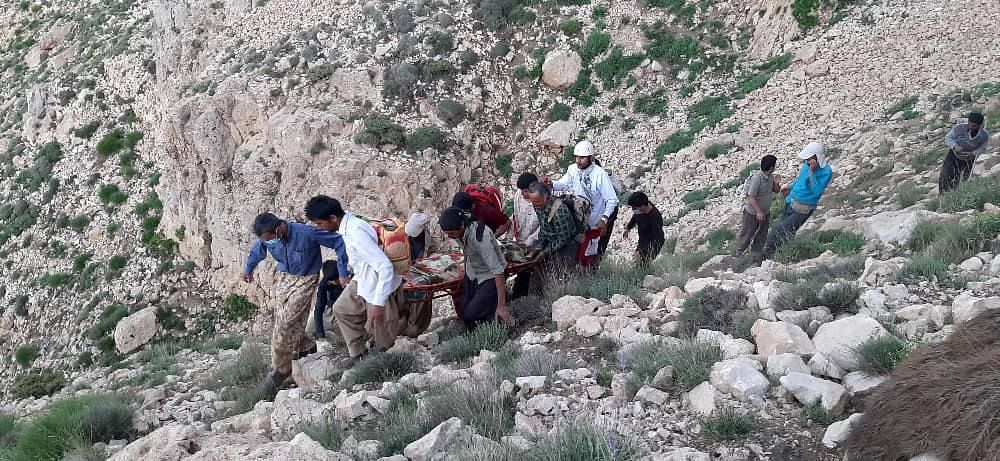 نجات یک کوهنورد در ارتفاعات کوه ریگ شهرستان لردگان