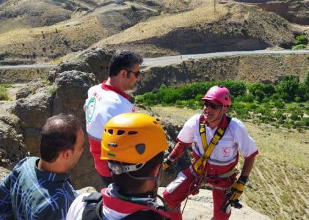 برگزاری دوره تخصصی پایه جستجو و نجات در کوهستان ویژه اعضا تیم واکنش سریع جمعیت هلال احمر استان قزوین