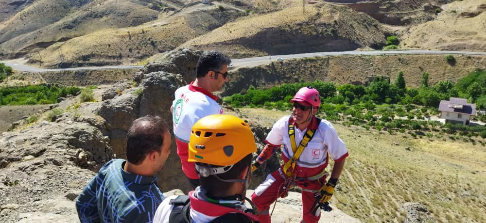 برگزاری دوره تخصصی پایه جستجو و نجات در کوهستان ویژه اعضا تیم واکنش سریع جمعیت هلال احمر استان قزوین