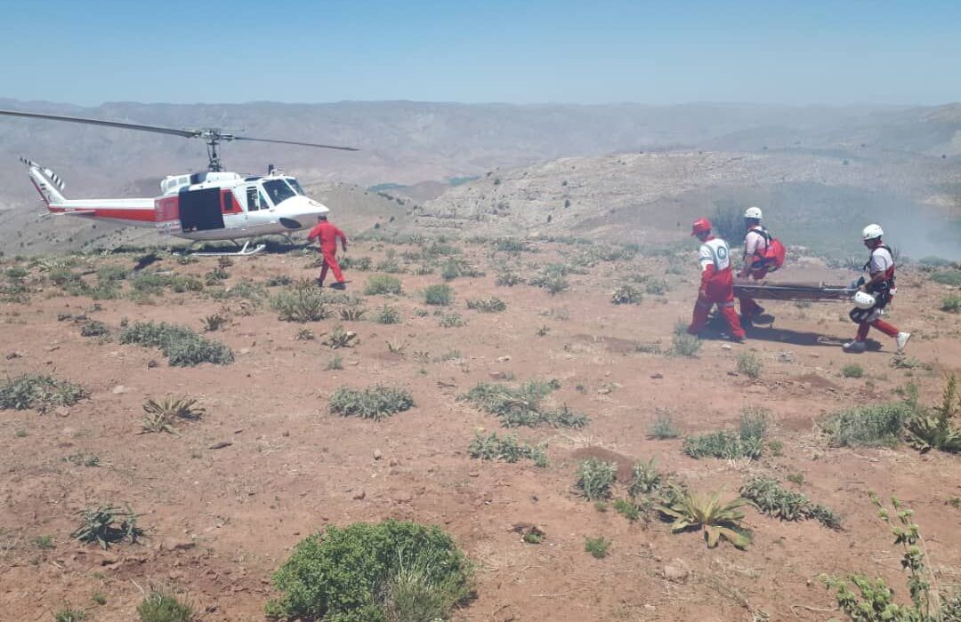 عملیات امداد و نجات به یک نفر از عشایرنشینان در دامنه های قله شاه جهان