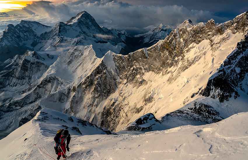 حرف ک. کوهنوردی ورزش انسان ساز
