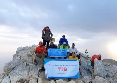 کوهنوردان شیرازی خط الراس قُله دنا را فتح کردند
