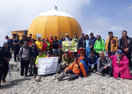 صعود کوهنوردان شهرستان بستک و فرامرزان به قله توچال تهران 