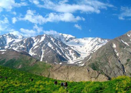 ۱۹ساعت عملیات سخت و نفس گیر در ارتفاعات اشترانکوه برای نجات کوهنوردان گرفتار شده