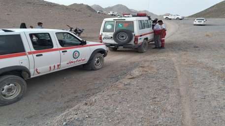 ۵ ساعت تلاش امدادگران هلال احمر برای جست‌وجوی مفقودین کوه های منوجان/ عملیات امدادرسانی ادامه دارد