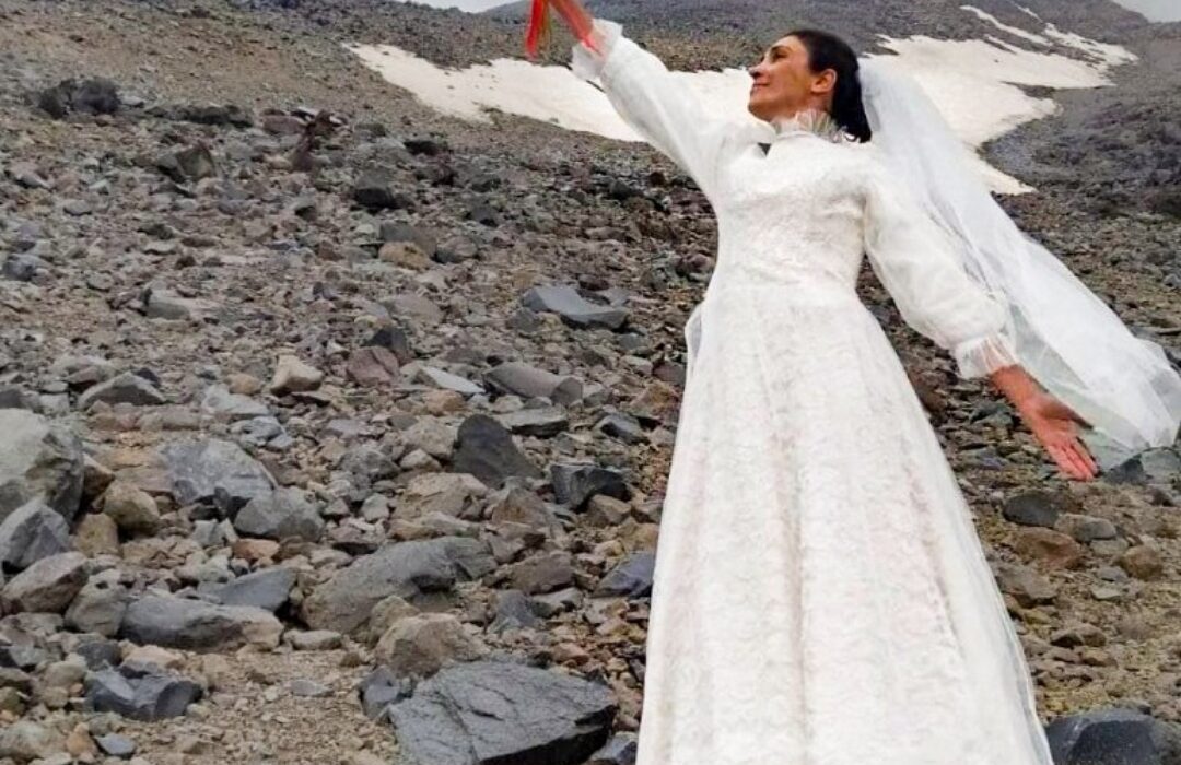 دختر کوه‌نورد تُرک با کوه “آغری داغ” ازدواج کرد