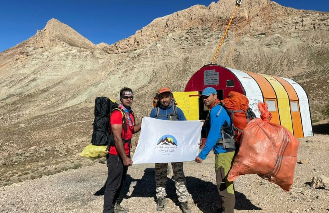 مشارکت کوهنوردان در پویش “سهم من از طبیعت”؛ پاکسازی جان پناه شهید مدرس بینالود