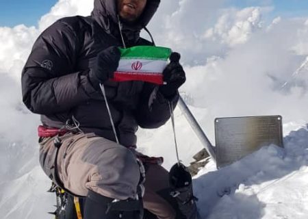 صعود امیر رجبعلی‌پور به قله کمونیزم تاجیکستان