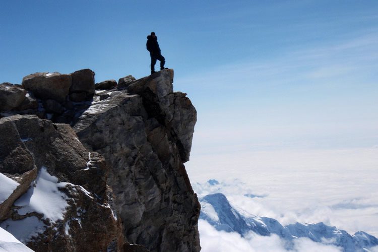 کوهنوردی انفرادی با تنهایی کوه رفتن متفاوت است