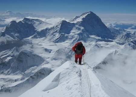صعود ۸۰۰ متری بانوی کوهنورد مشهدی به قله ماناسلو